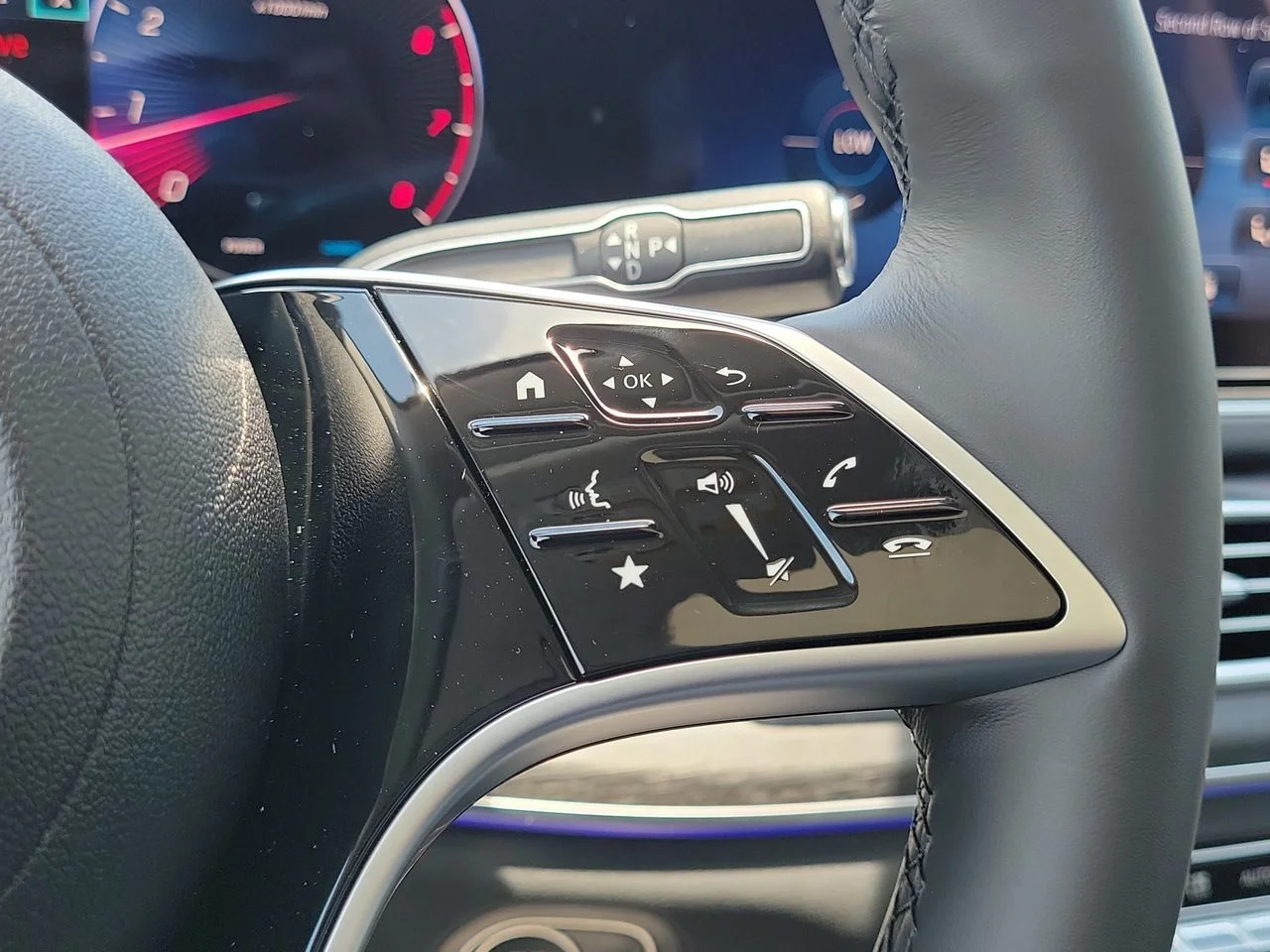 New 2026 Black Mercedes-Benz GLS 450 image 32