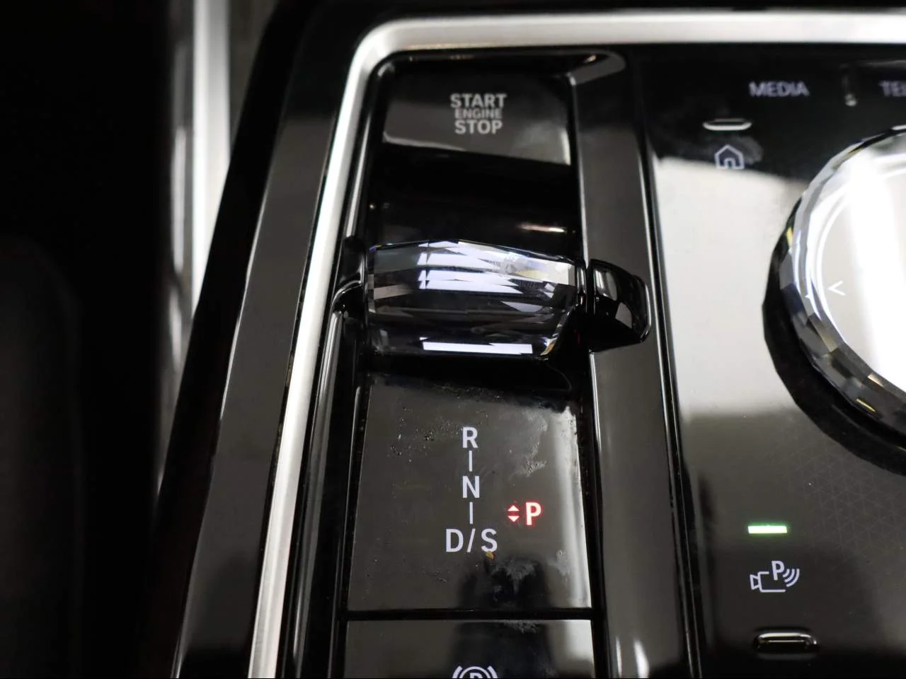 Used 2025 Black Sapphire Metallic BMW 740i image 9
