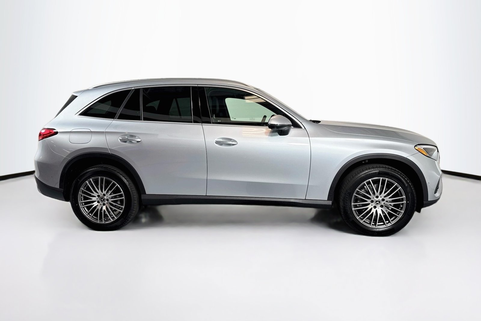 New 2026 Cirrus Silver Metallic Mercedes-Benz GLC 300 image 4