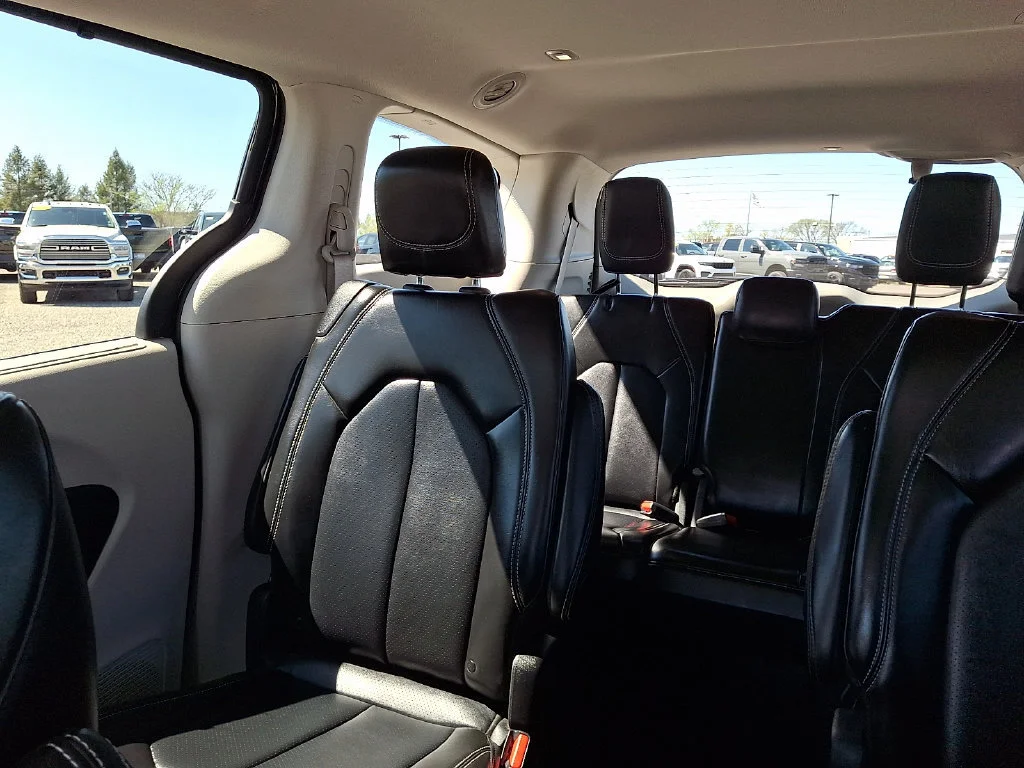 Used 2024 Diamond Black Crystal Pearlcoat Chrysler Touring L image 19