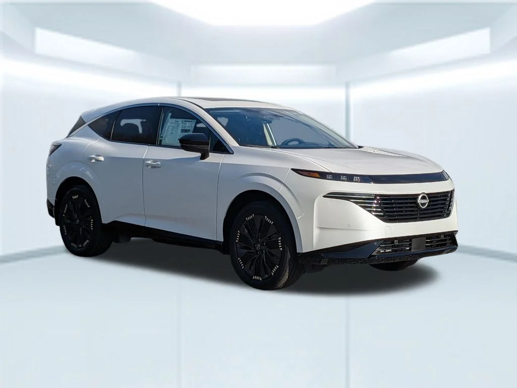 New 2026 White Nissan Platinum image 9