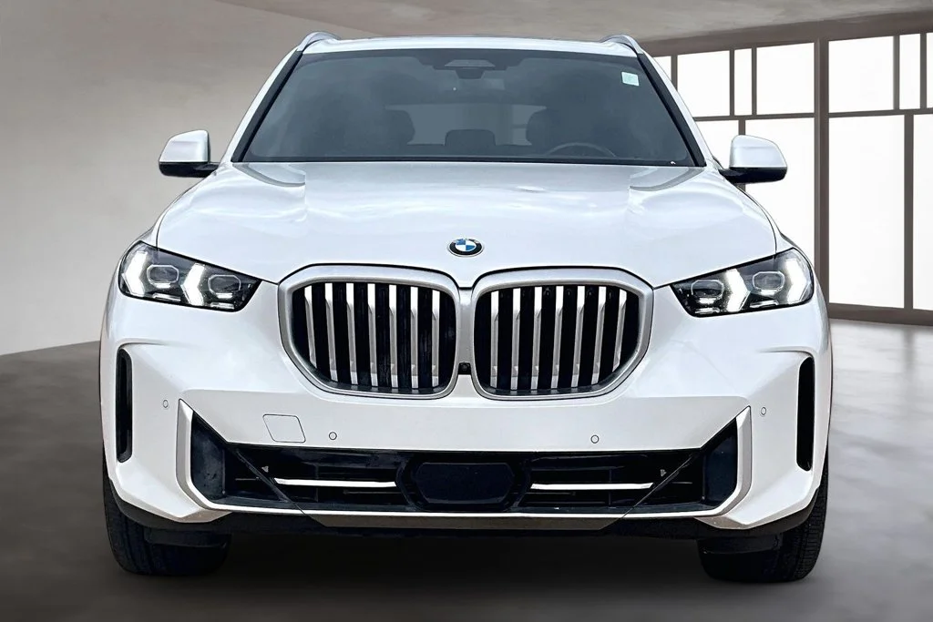 Used 2024 White BMW xDrive40i image 3