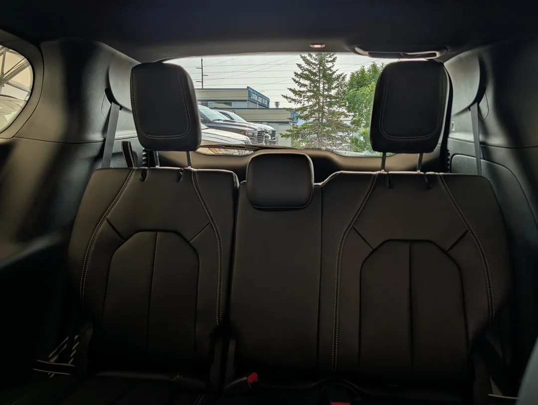 New 2027 White Chrysler Select - - AWD - 3.6L Pentastar V6 - Adaptive Cruise Control - Blind Spot Monitor & More! image 29