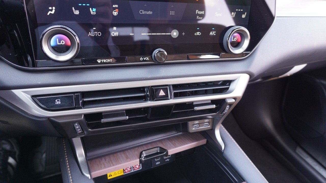 Used 2025 White Lexus RX 350 Premium image 18