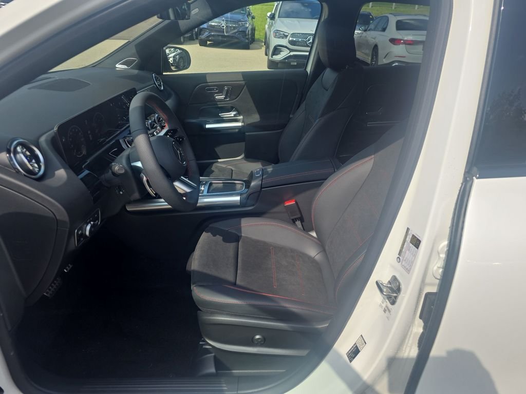 New 2026 Polar White Mercedes-Benz GLA 250 image 9