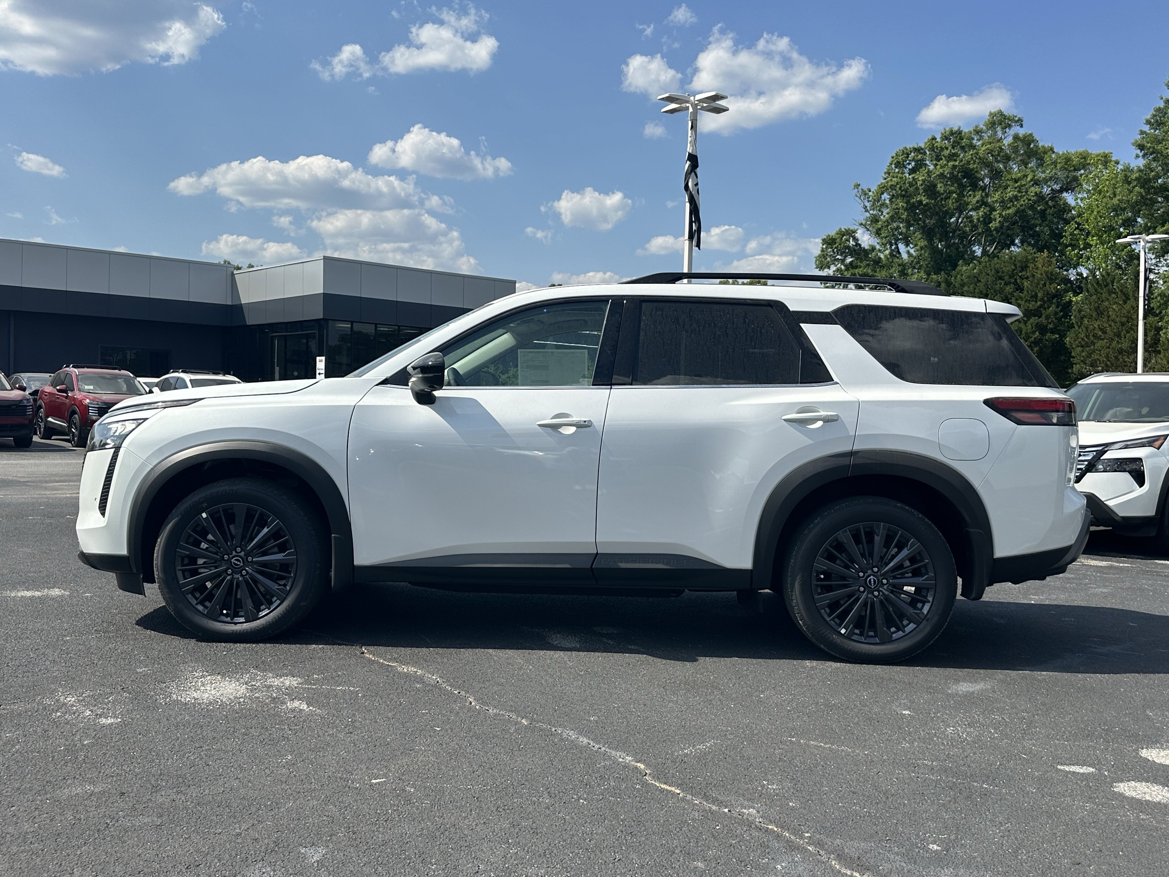 New 2026 Everest White Pearl Tricoat Nissan SL image 5