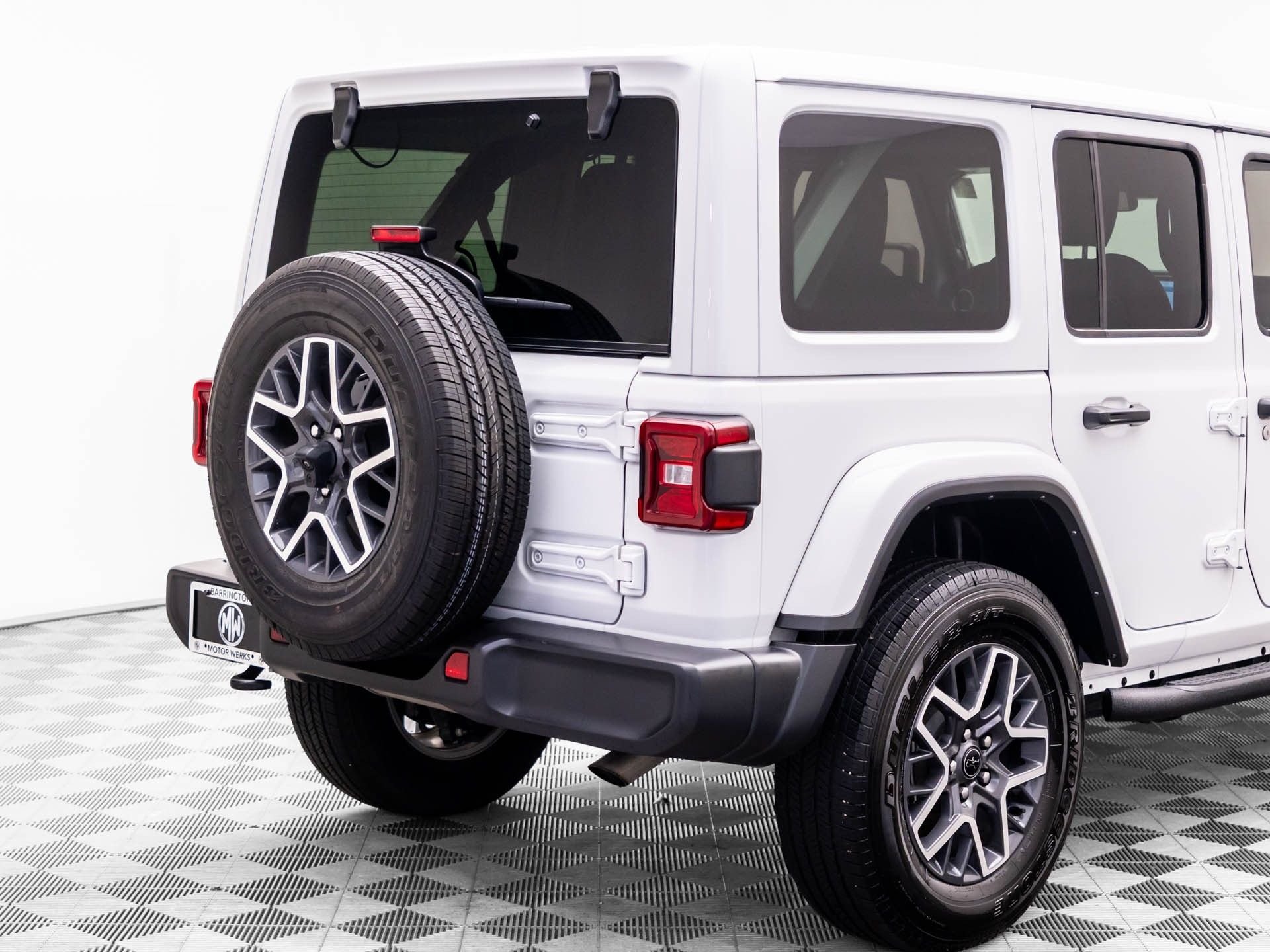 Used 2024 White Jeep Sahara image 38