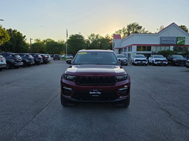 Used 2023 Red Jeep Limited image 3