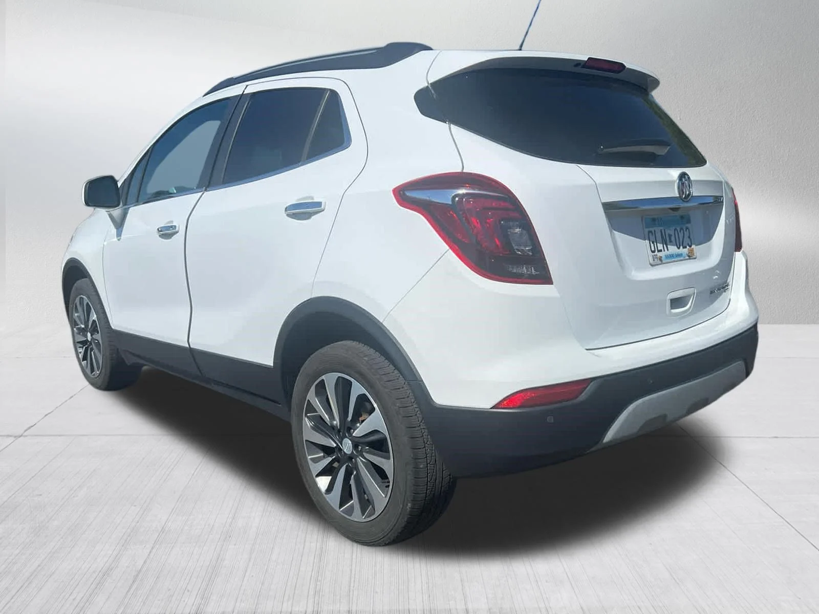 Used 2021 Summit White Buick Preferred image 5