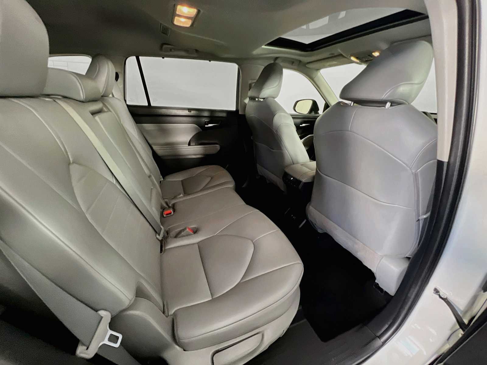 Used 2021 Blizzard Pearl Toyota XLE image 28