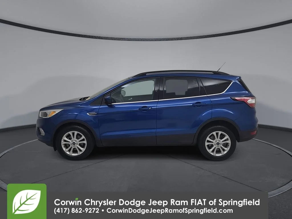 Used 2018 Blue Ford SE image 9