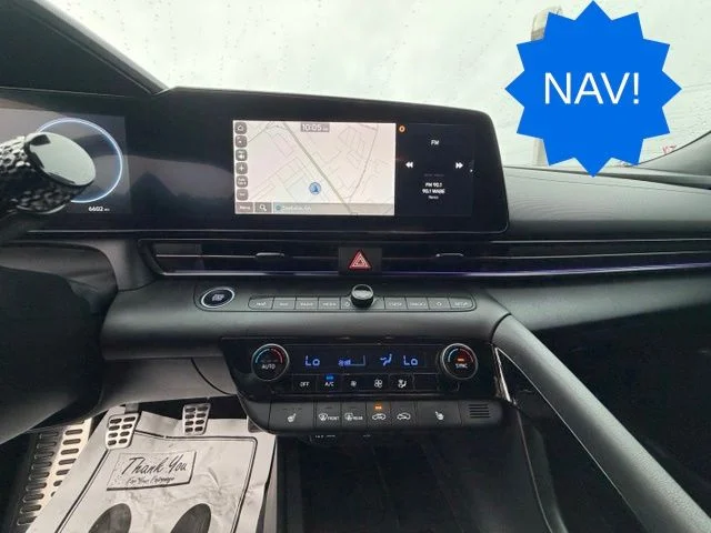 Used 2025 Black Hyundai Base image 17