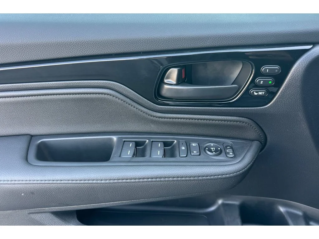 New 2026 Sonic Gray Pearl Honda Touring image 12
