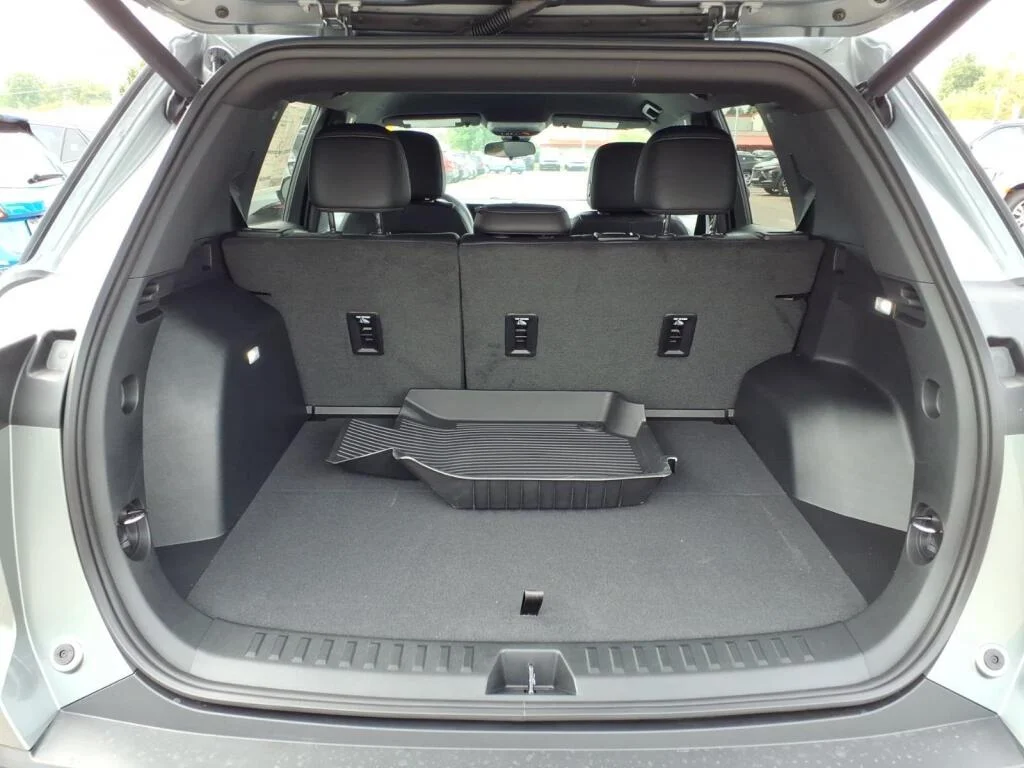 New 2027 Sterling Gray Metallic Chevrolet AWD LT image 5
