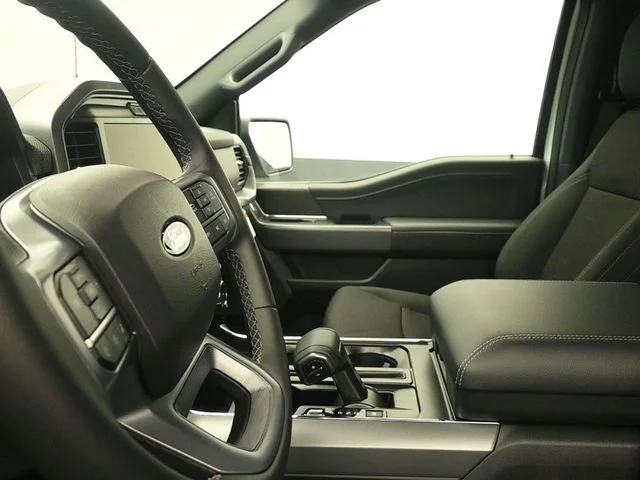 New 2026 Oxford White Ford XLT image 19