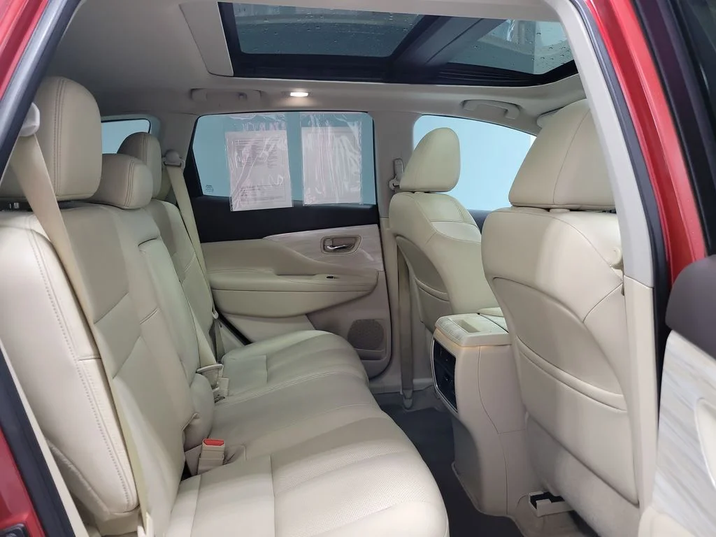 Used 2015 Red Nissan Platinum image 18