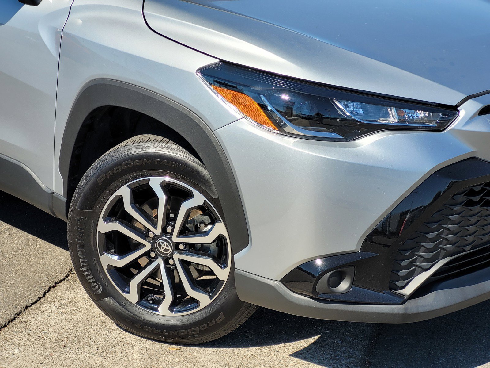 Used 2025 Silver Toyota  image 9