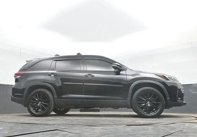 Used 2019 Midnight Black Metallic Toyota SE image 52