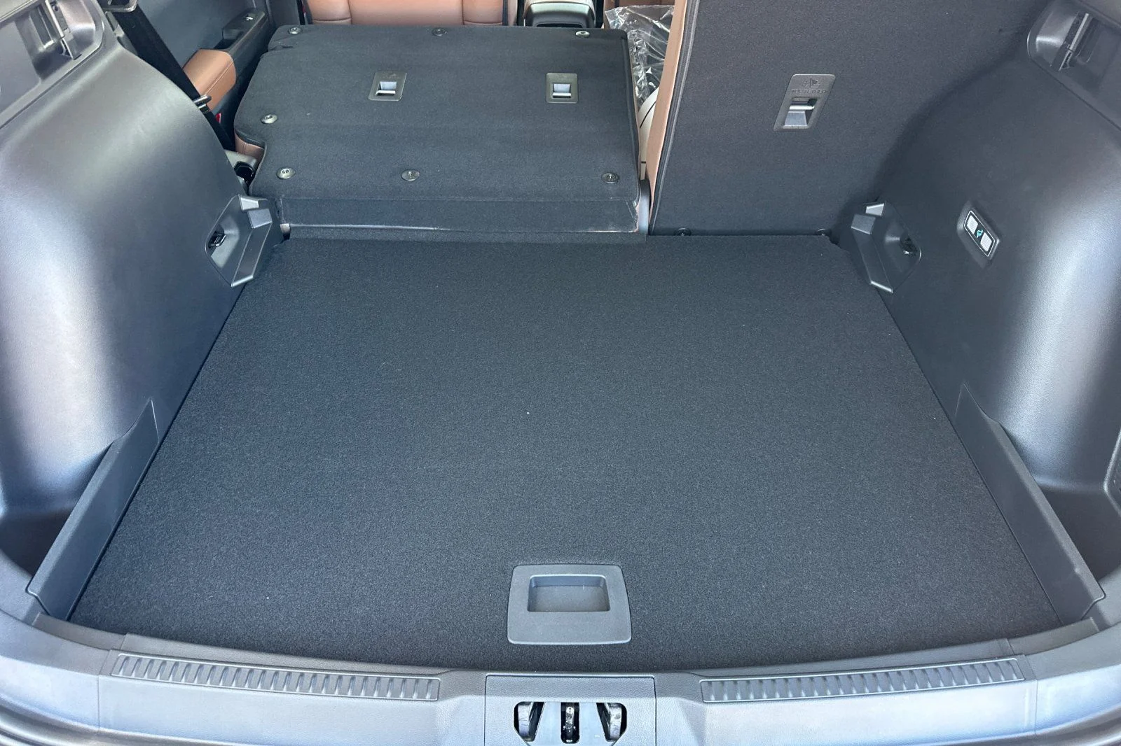 New 2026 Carbonized Gray Metallic Ford Outer Banks® image 11