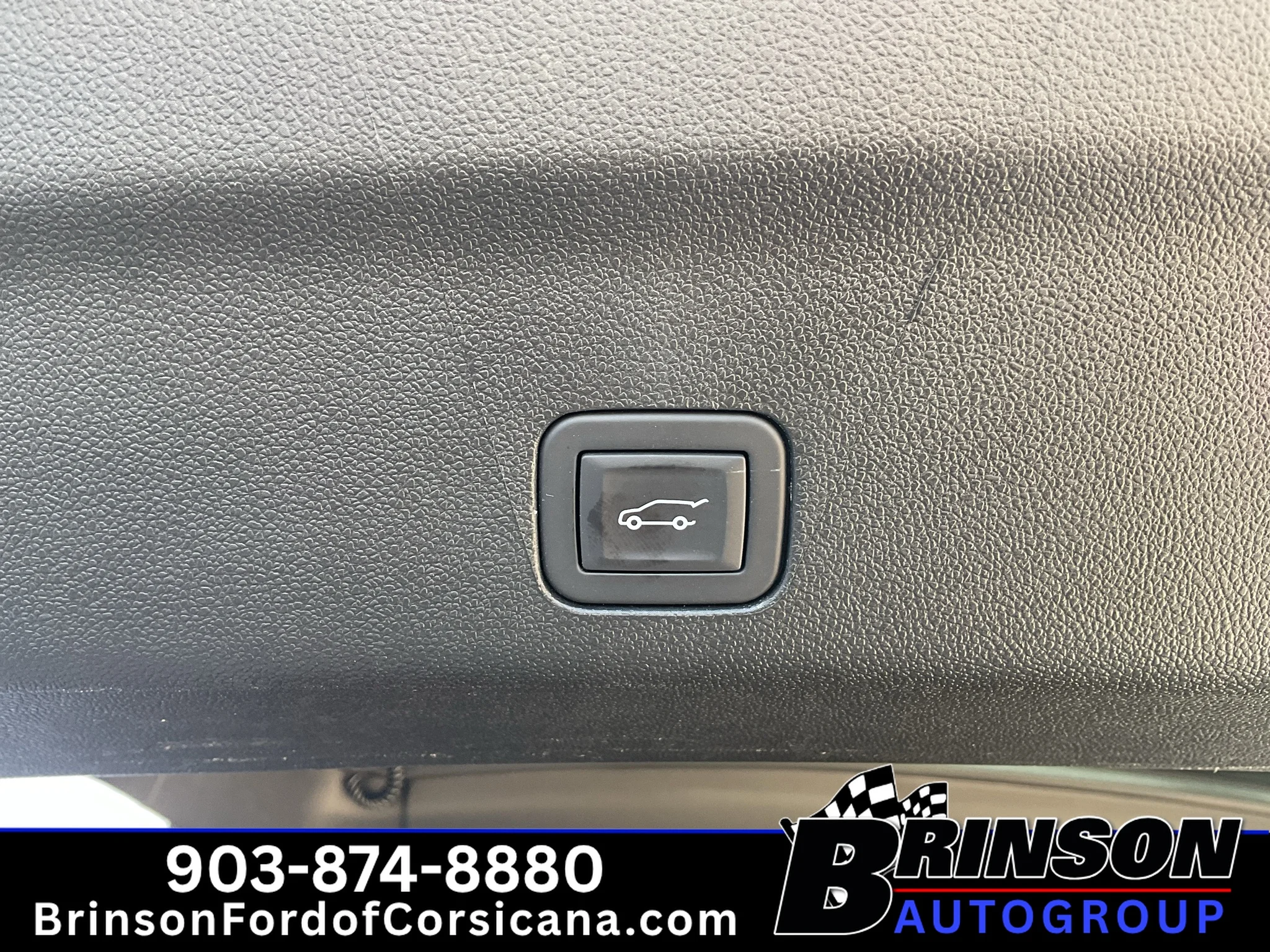Used 2025 Summit White GMC AT4 Ultimate image 13