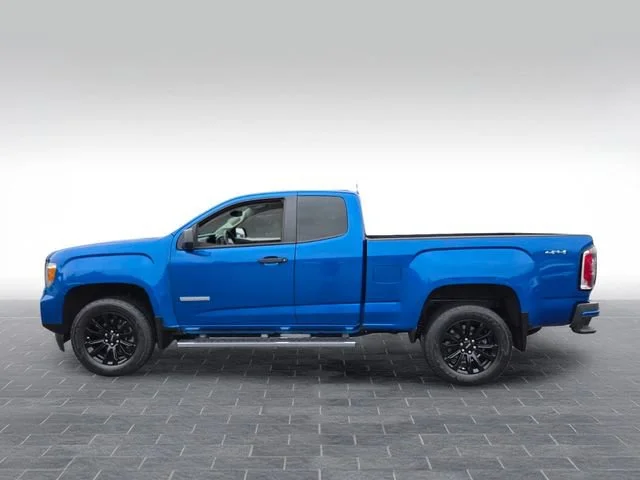 Used 2022 Dynamic Blue Metallic GMC Elevation Standard image 4