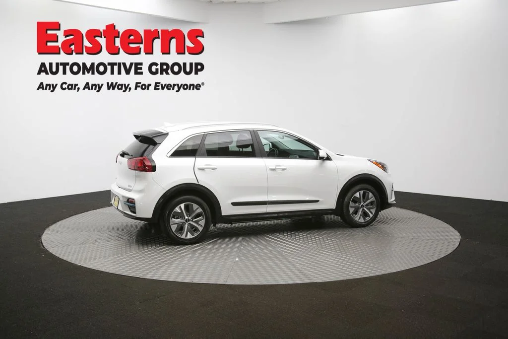 Used 2022 White Kia EX image 45