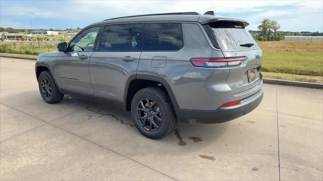 New 2027 Sting-Gray Clear-Coat Paint Jeep Laredo Altitude image 7