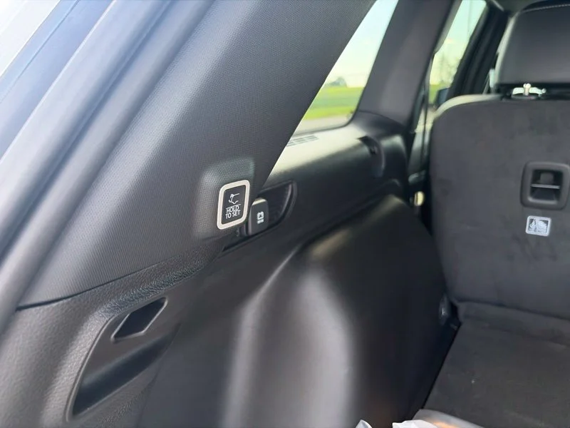 New 2026 Bright White Clear-Coat Exterior Paint Jeep Altitude image 7