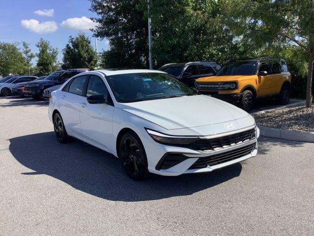New 2026 White Hyundai SEL Sport image 3