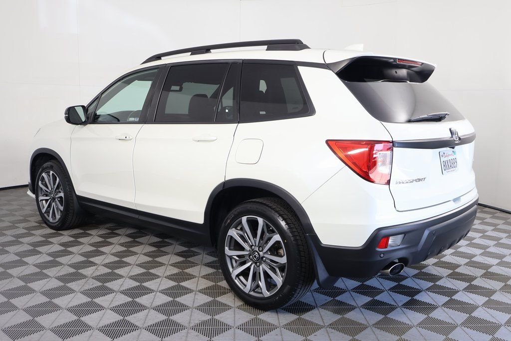 Certified Used 2019 White Diamond Pearl Honda Touring image 6
