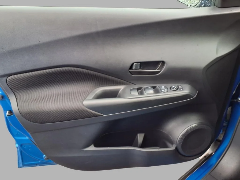 Used 2025 Blue Nissan S image 18