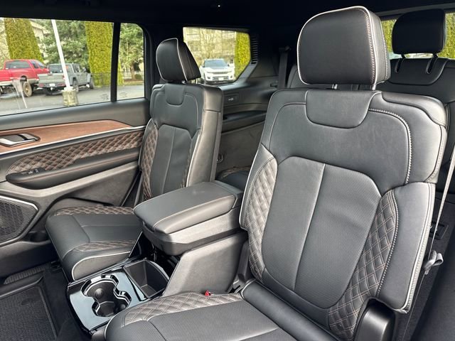 New 2025 Diamond Black Crystal Pearl-Coat Exterior Paint Jeep Summit image 30
