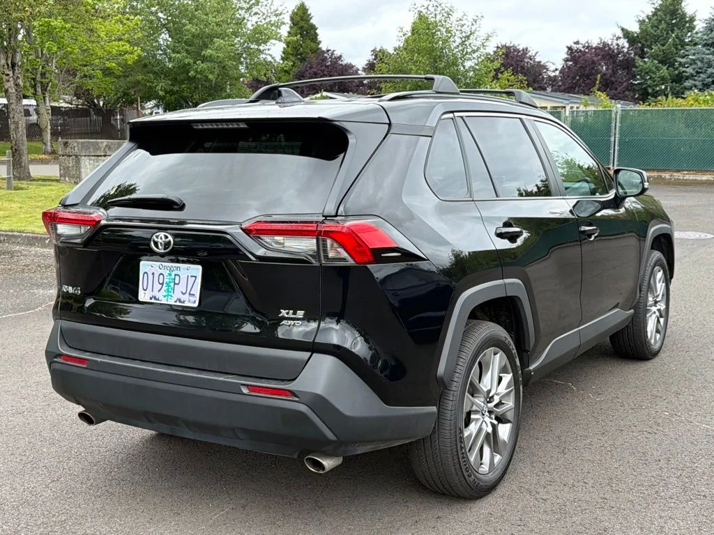 Used 2023 Midnight Black Metallic Toyota XLE Premium image 9