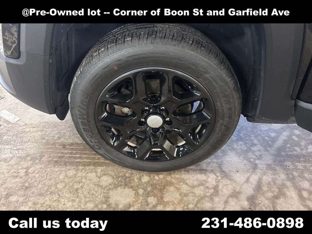 Used 2017 Black Jeep Latitude image 11