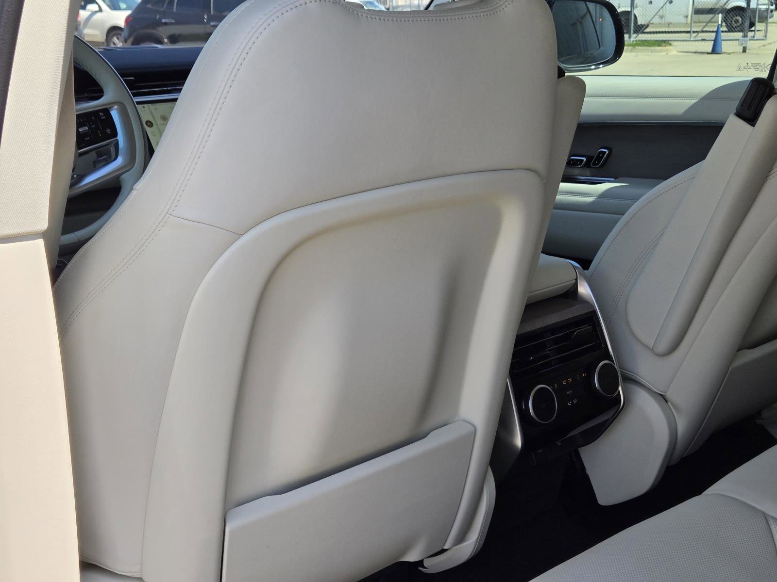 Used 2023 Santorini Black Land Rover SE image 29