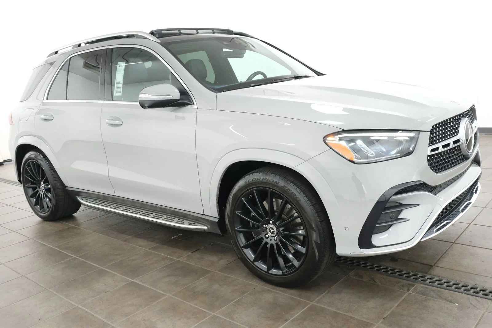 Used 2024 White Mercedes-Benz GLE 450 image 7
