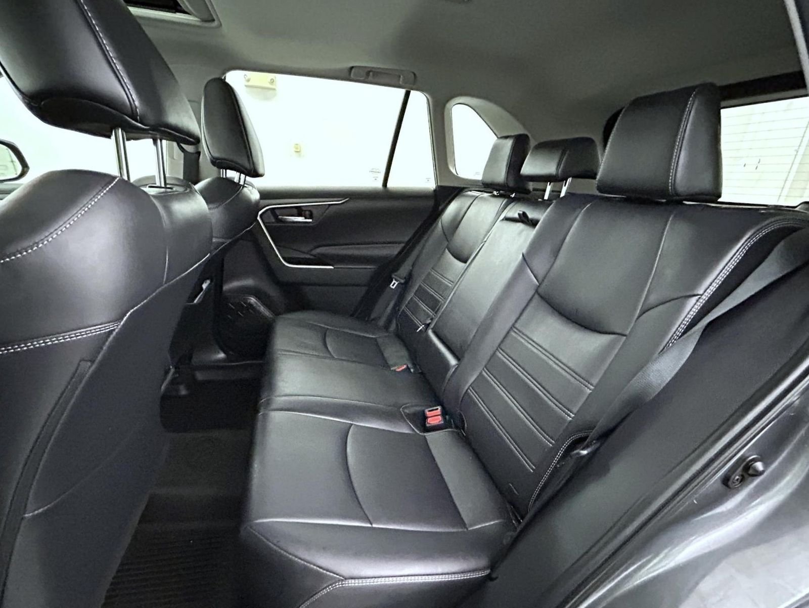 Used 2020 Gray Toyota XLE Premium image 19