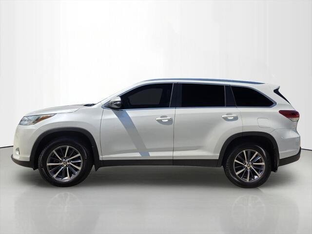 Used 2019 Blizzard Pearl Toyota XLE image 2