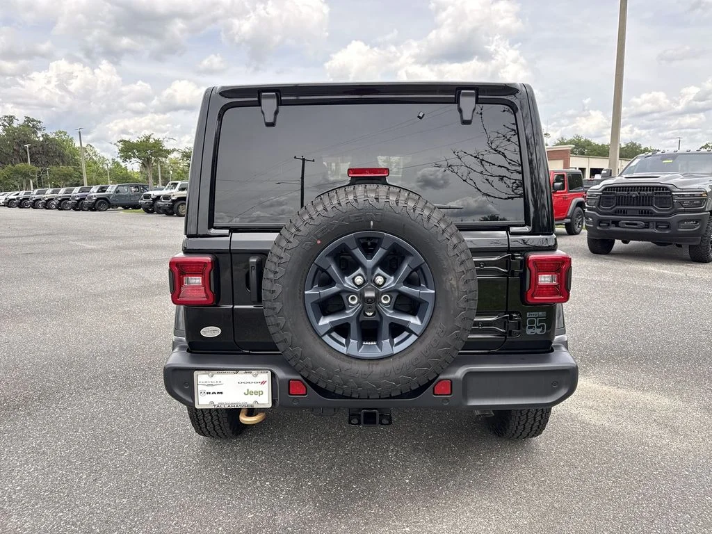 New 2026 Black Clear-Coat Exterior Paint Jeep  image 4