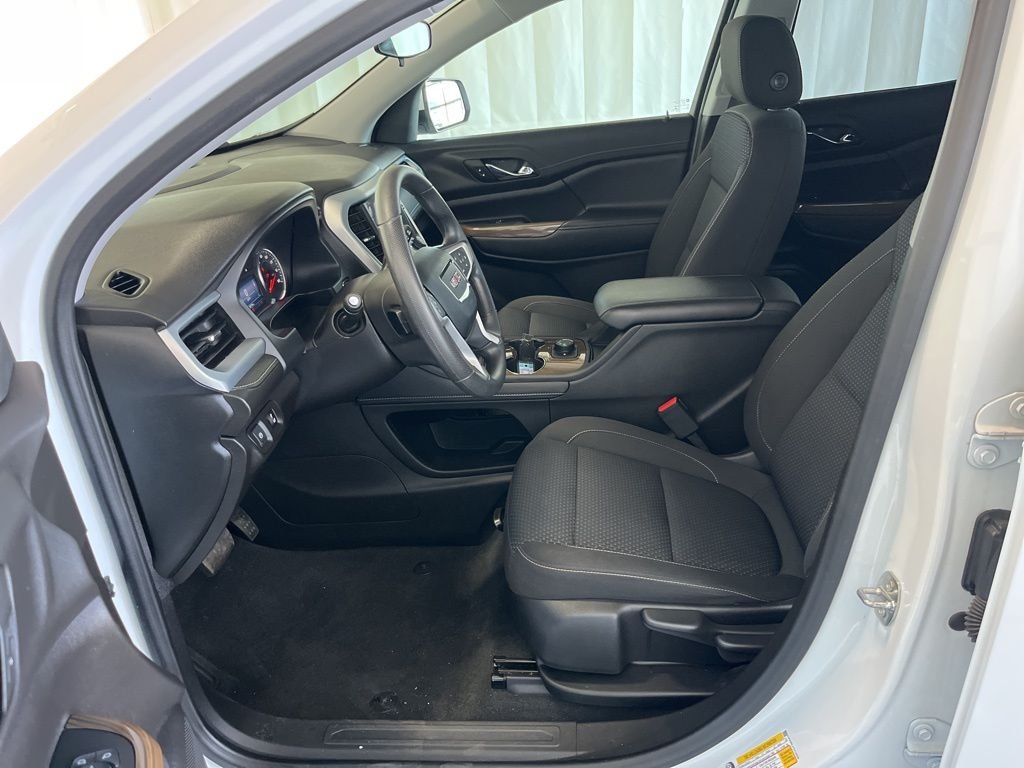 Used 2023 White GMC SLE image 3