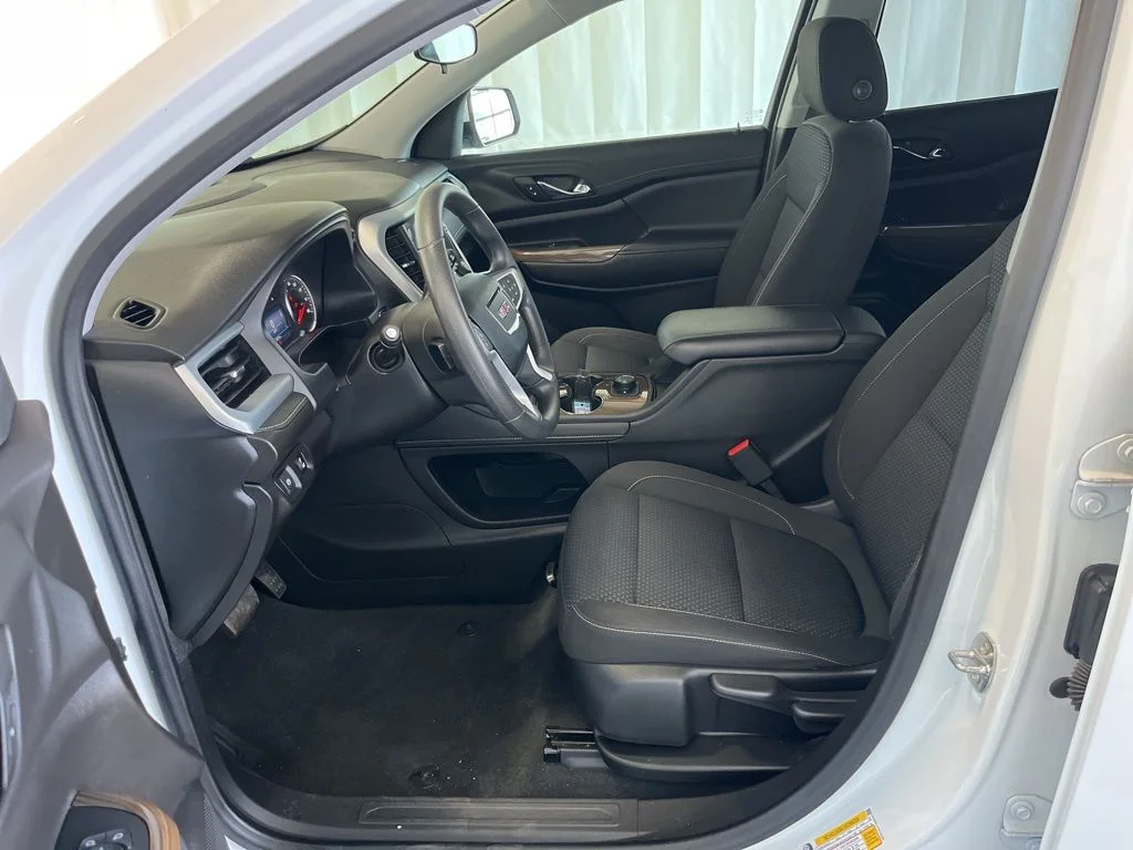 Used 2023 White GMC SLE image 3