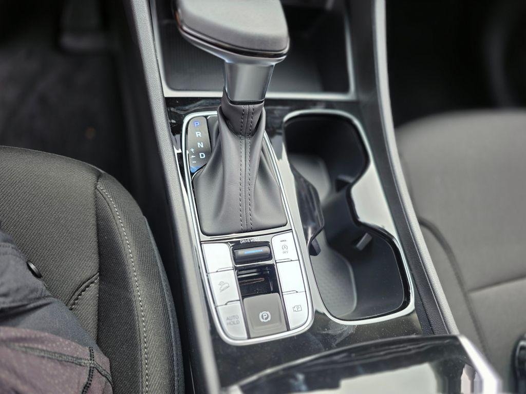 New 2026 White Hyundai SEL FWD image 32