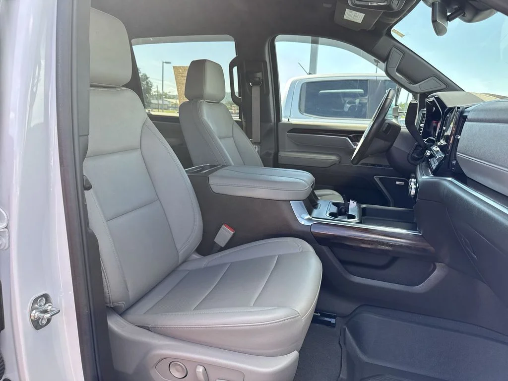 Used 2025 White GMC SLT image 24