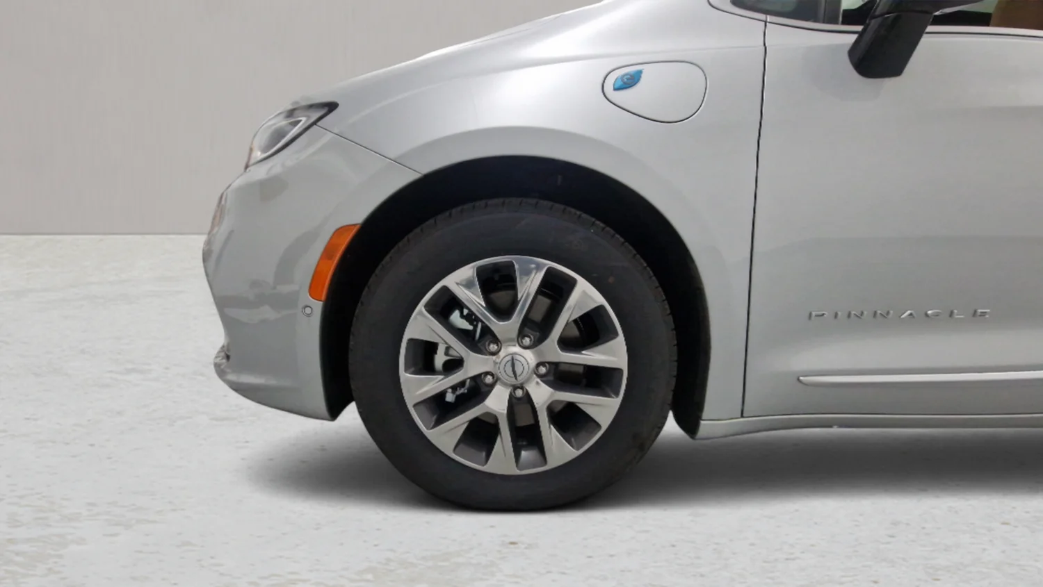 Used 2023 Silver Chrysler Pinnacle image 30