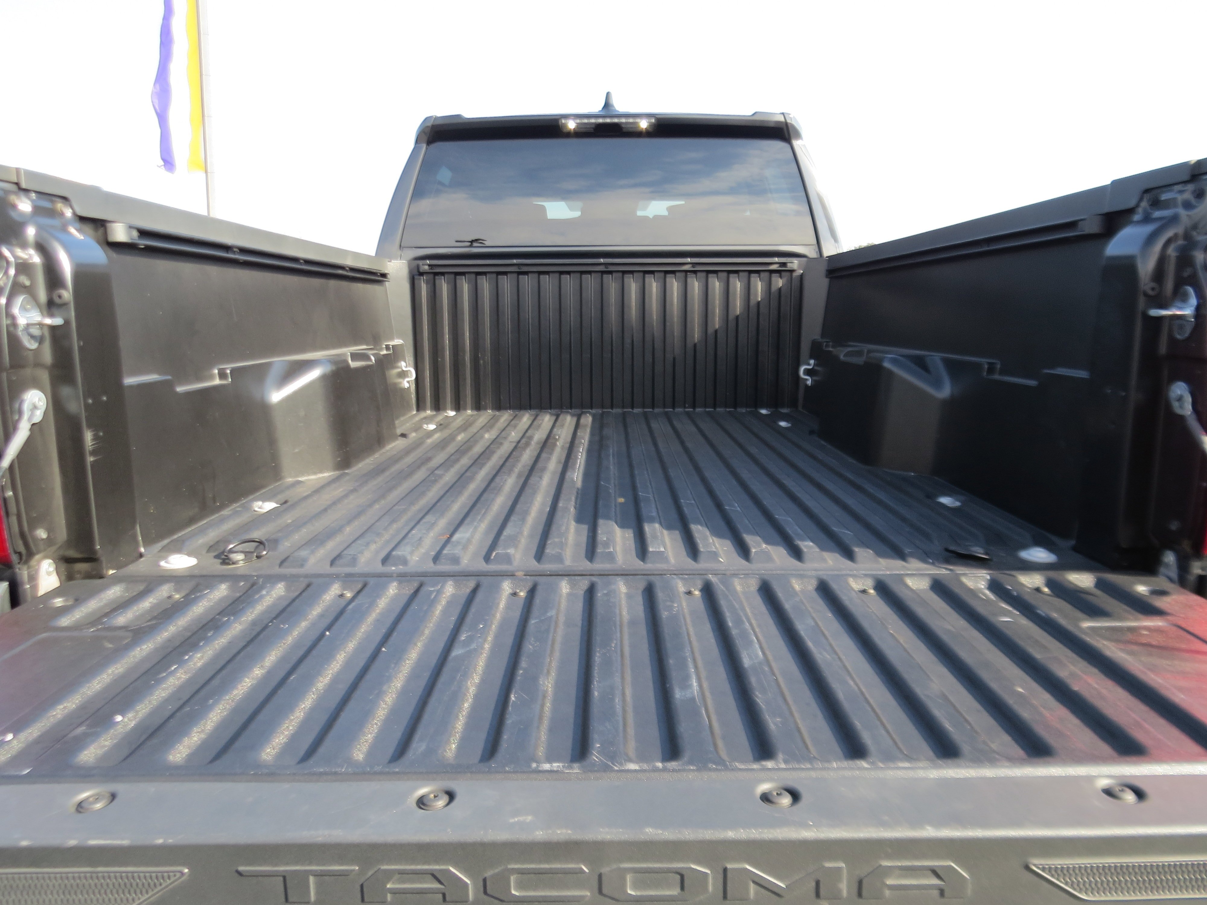 Used 2024  Toyota SR5 image 11