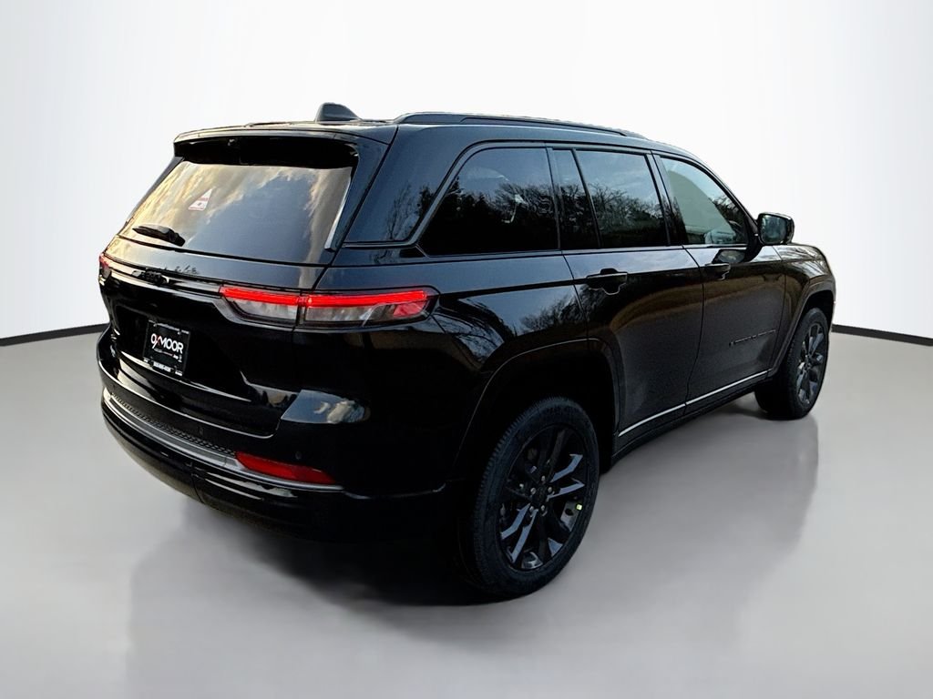 New 2026 Diamond Black Crystal Pearl-Coat Exterior Paint Jeep Limited Reserve image 4