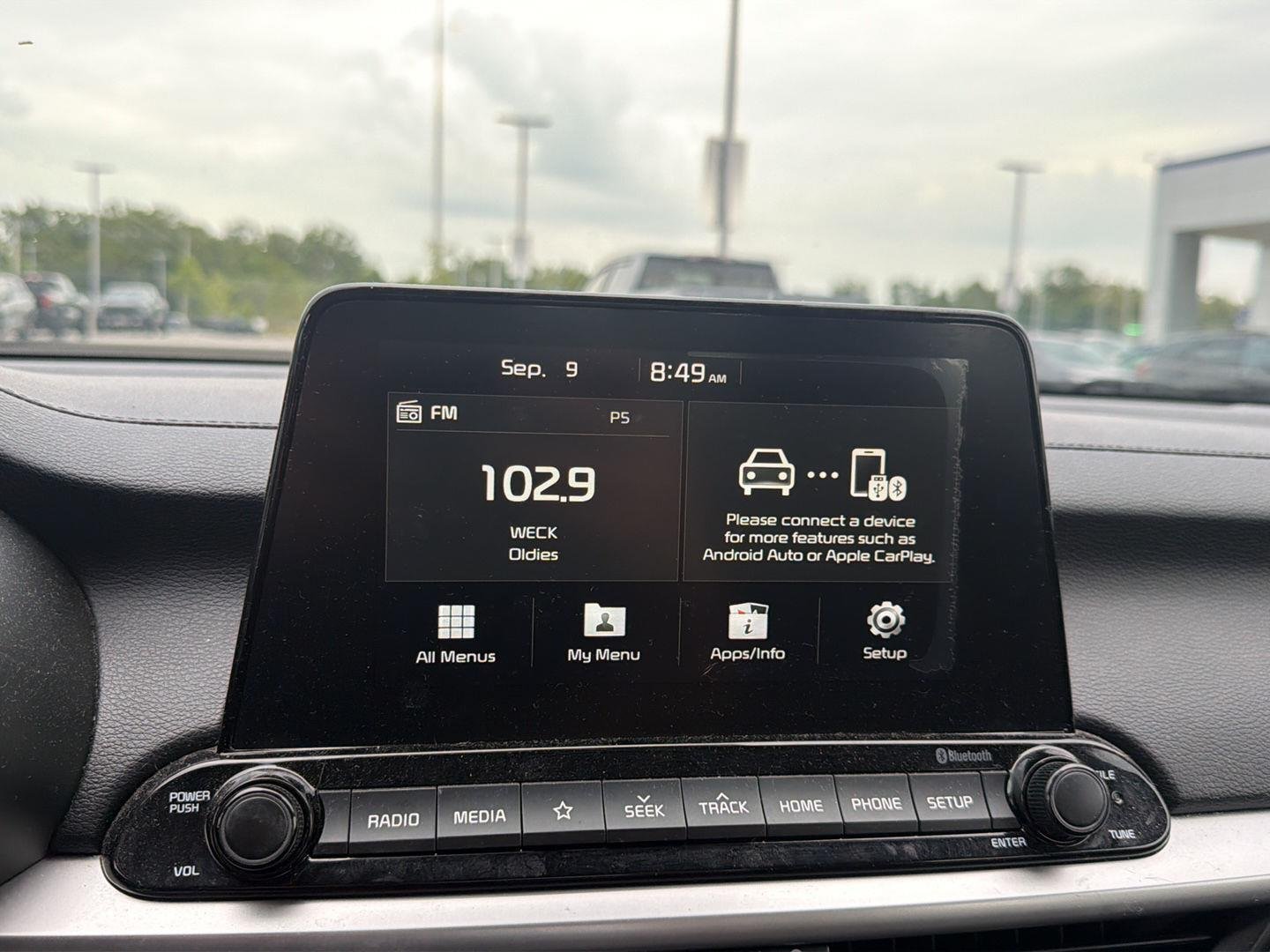 Used 2020 Silky Silver Kia  image 12