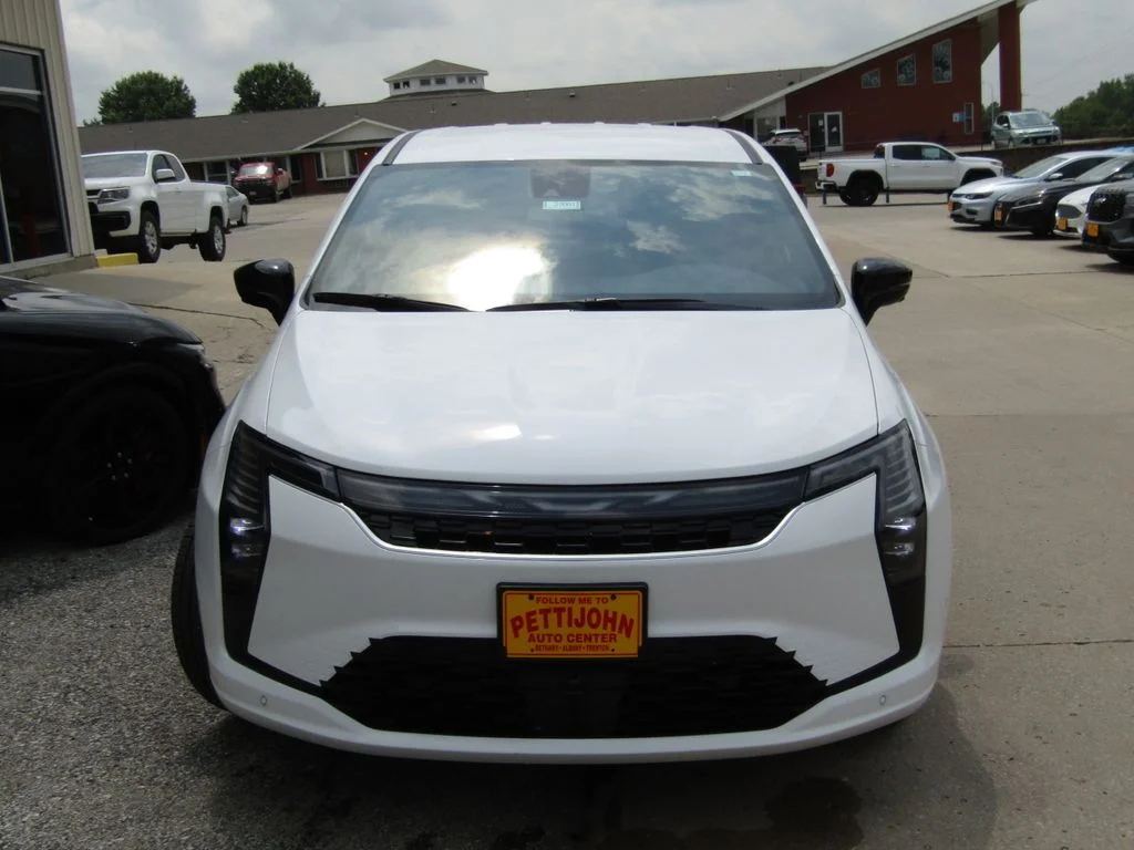 New 2027 Bright White Clear-Coat Exterior Paint Chrysler Select image 13