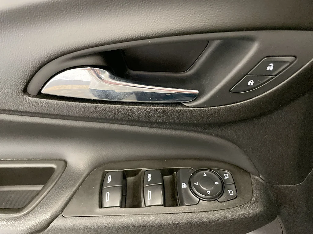 Used 2020 BLUE Chevrolet LT image 23
