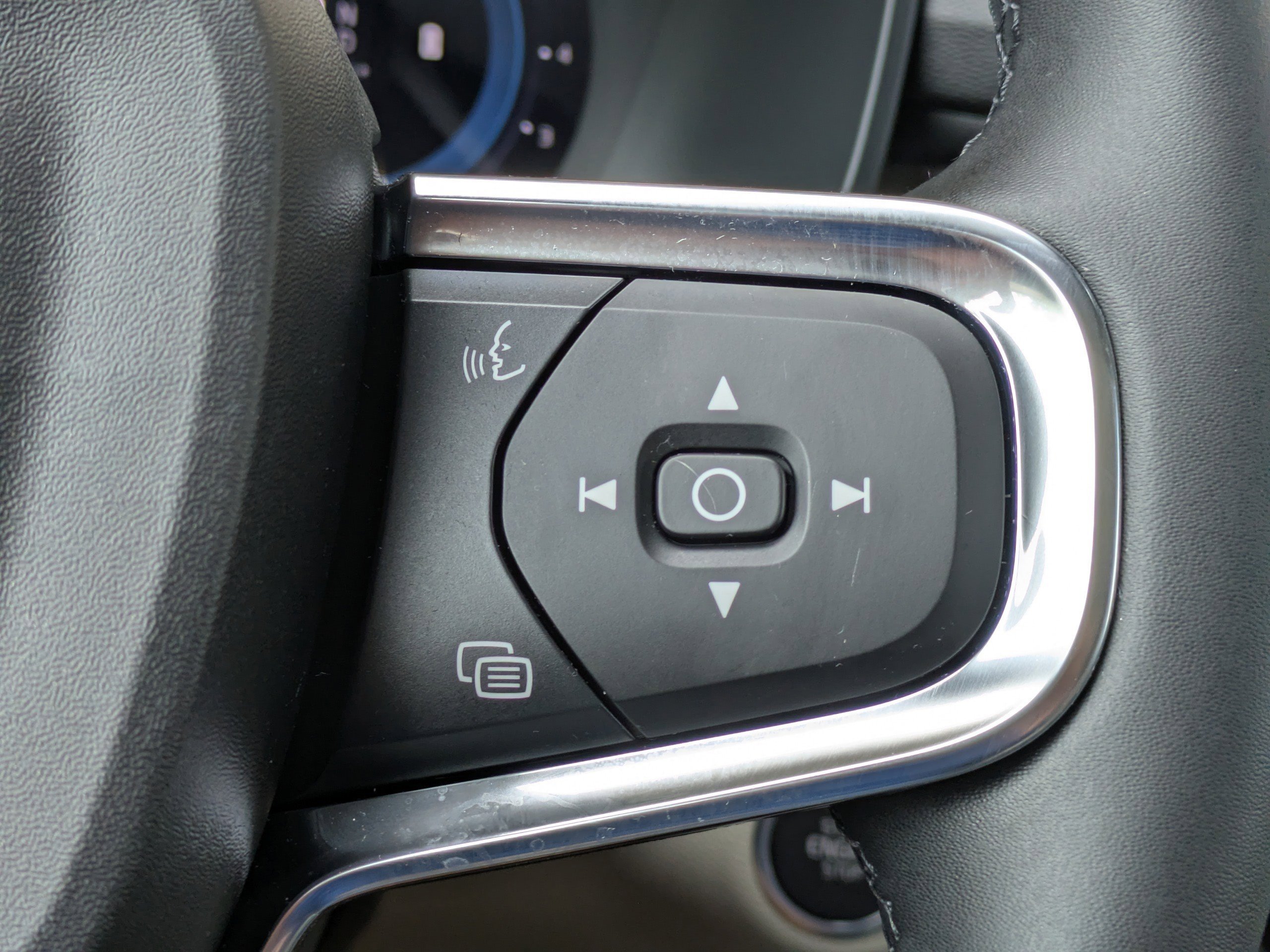 2025 Volvo XC40 Plus - Photo 27